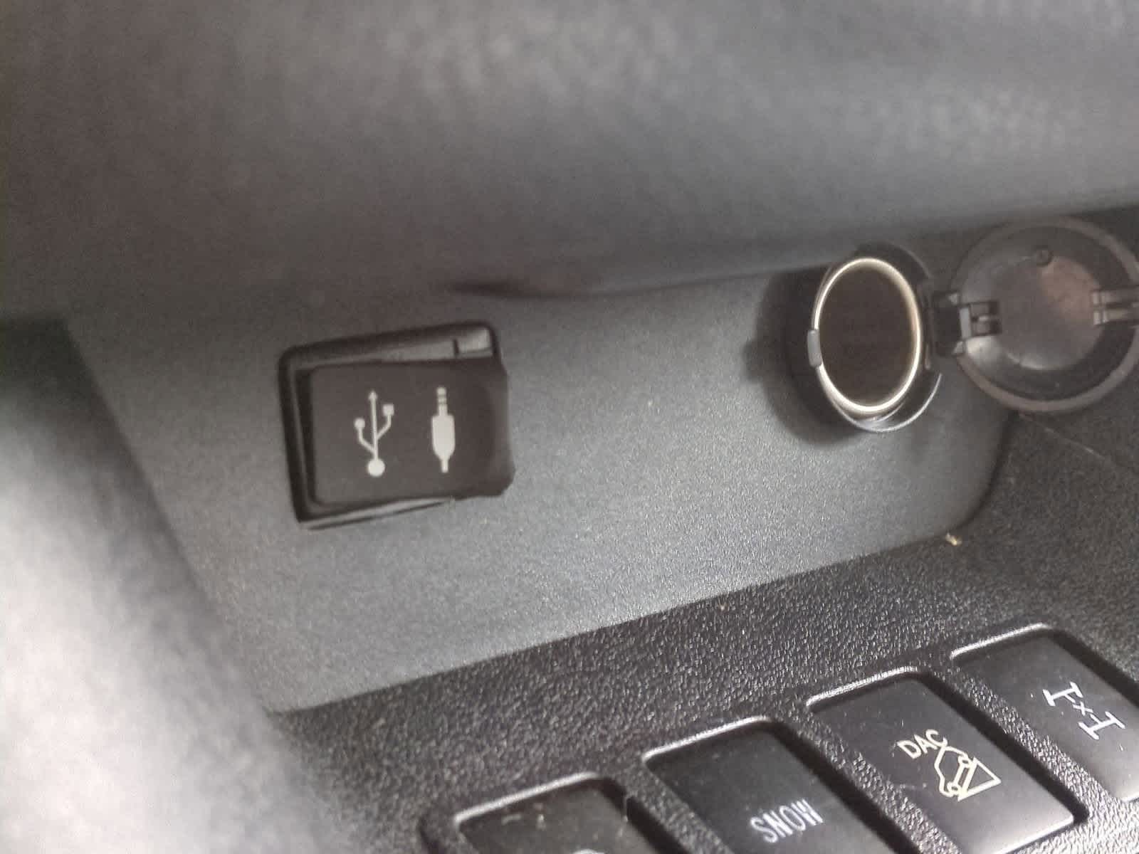 Thumbnail: 2015 Toyota Highlander - 32