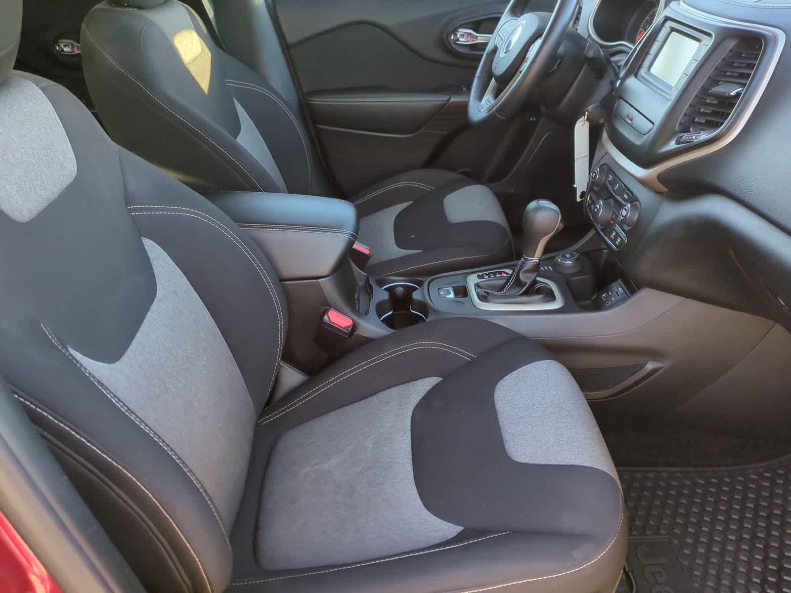 Thumbnail: 2016 Jeep Cherokee - 20