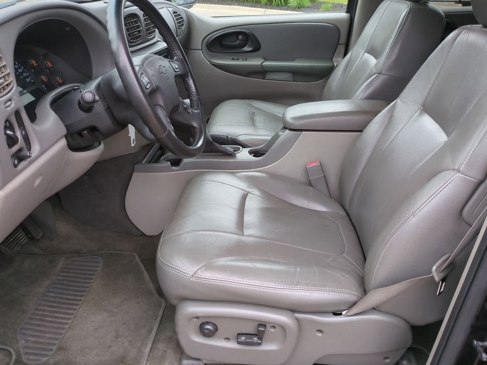 Thumbnail: 2002 Chevrolet TrailBlazer - 16