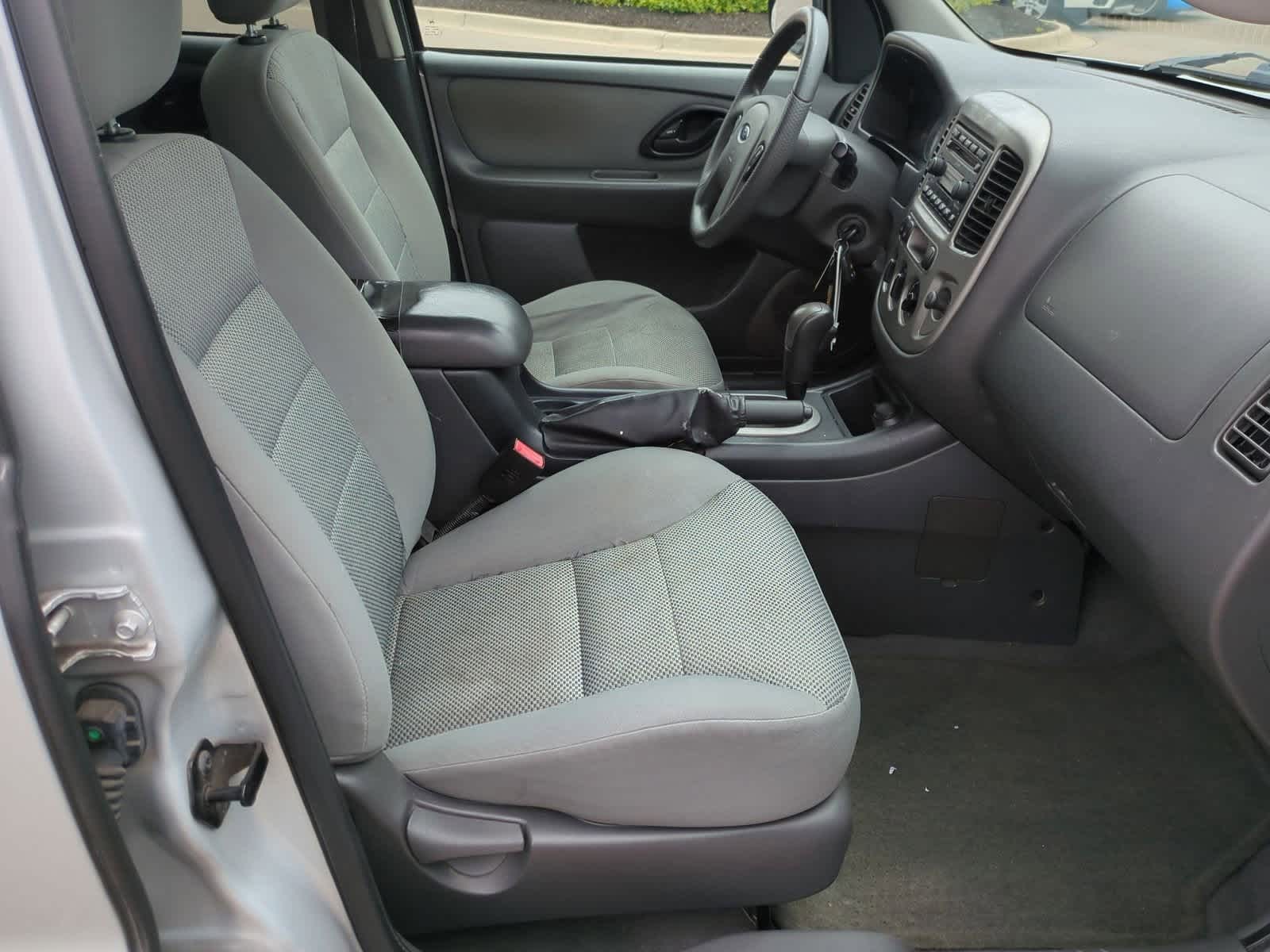 Thumbnail: 2005 Ford Escape - 21
