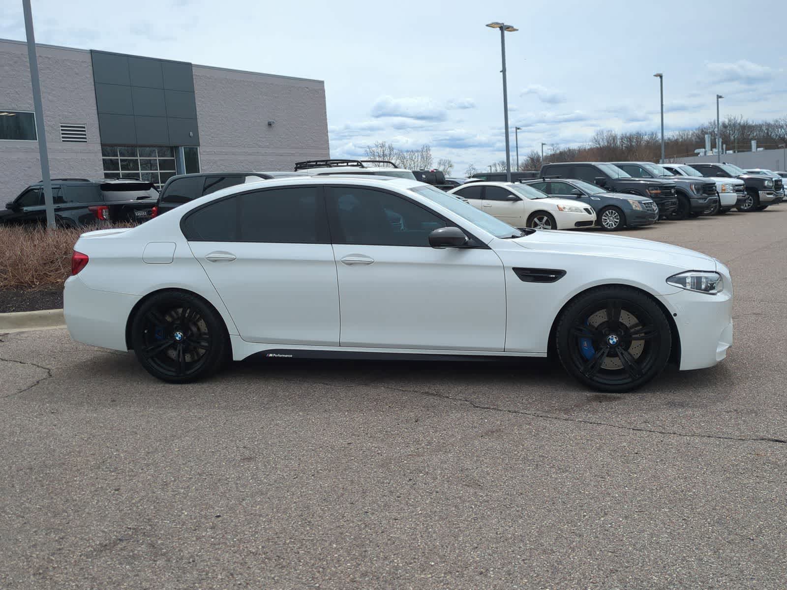 Thumbnail: 2016 BMW M5 - 9