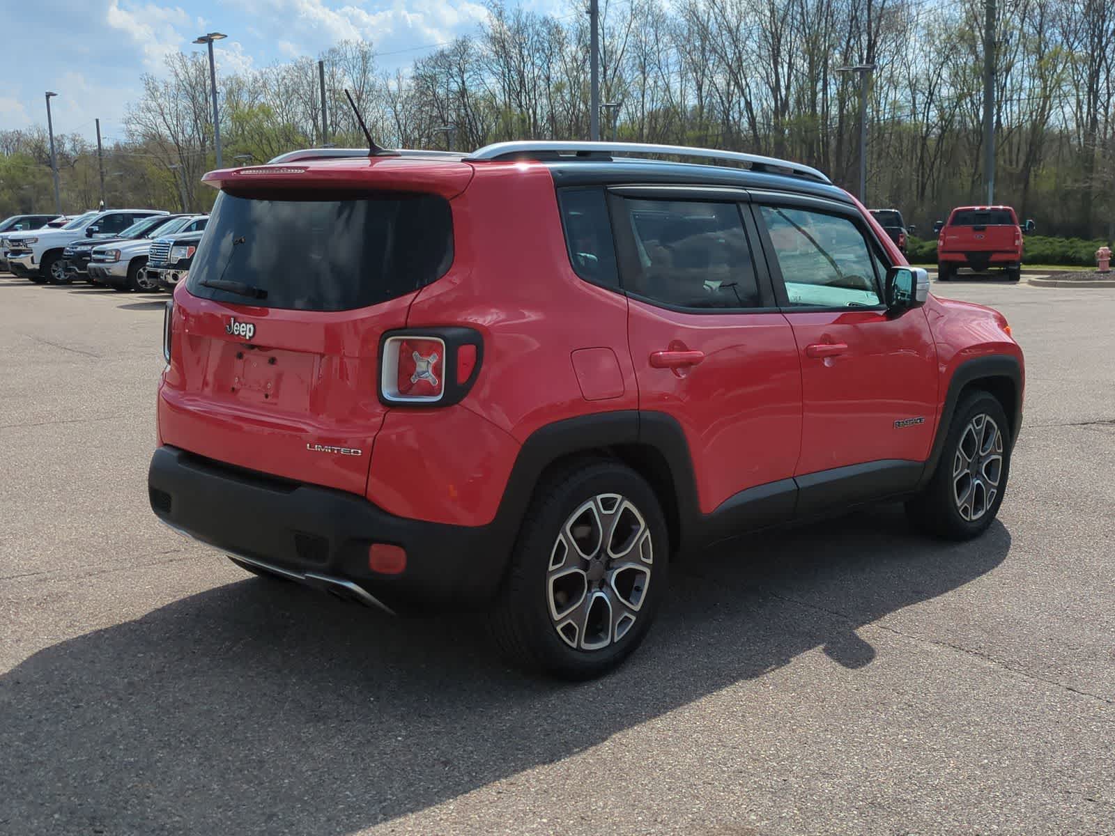 Thumbnail: 2015 Jeep Renegade - 8