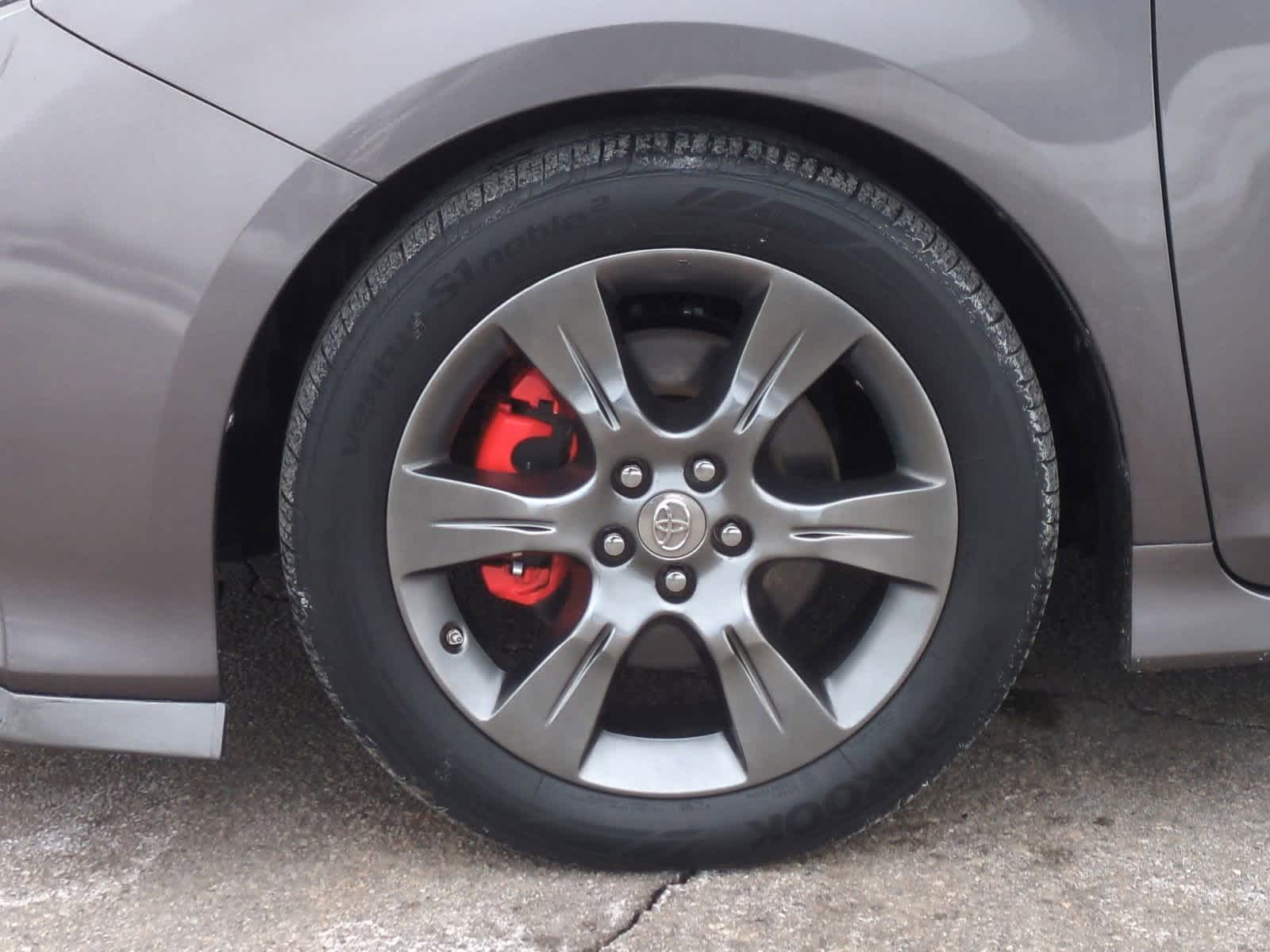 Thumbnail: 2015 Toyota Sienna - 14