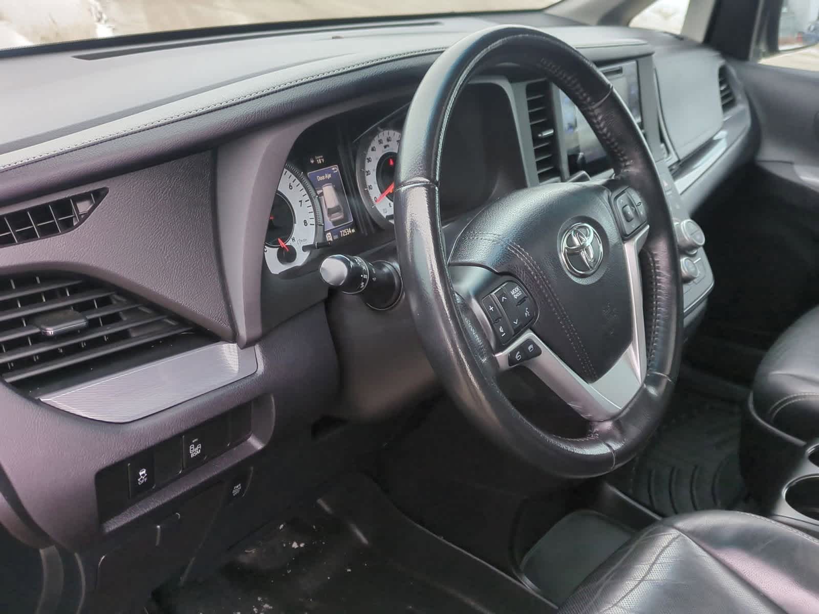 Thumbnail: 2015 Toyota Sienna - 10