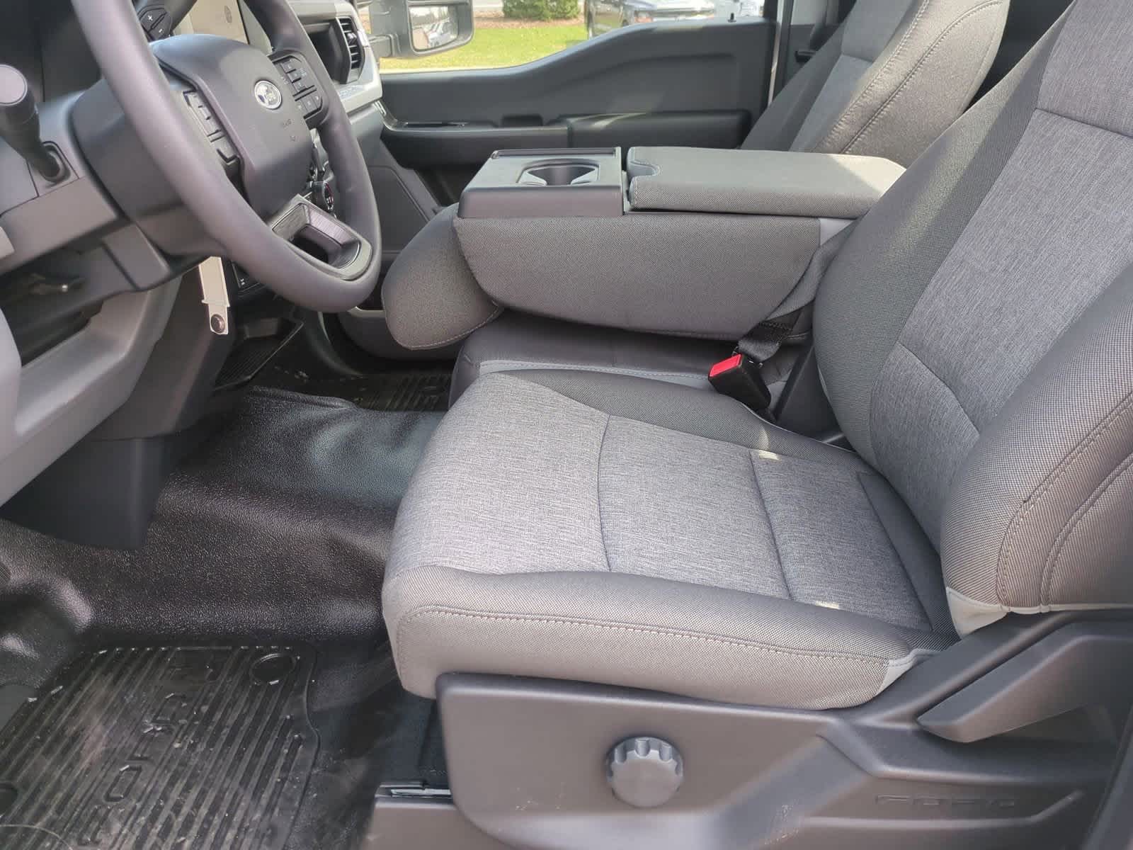 Thumbnail: 2025 Ford Econoline - 16