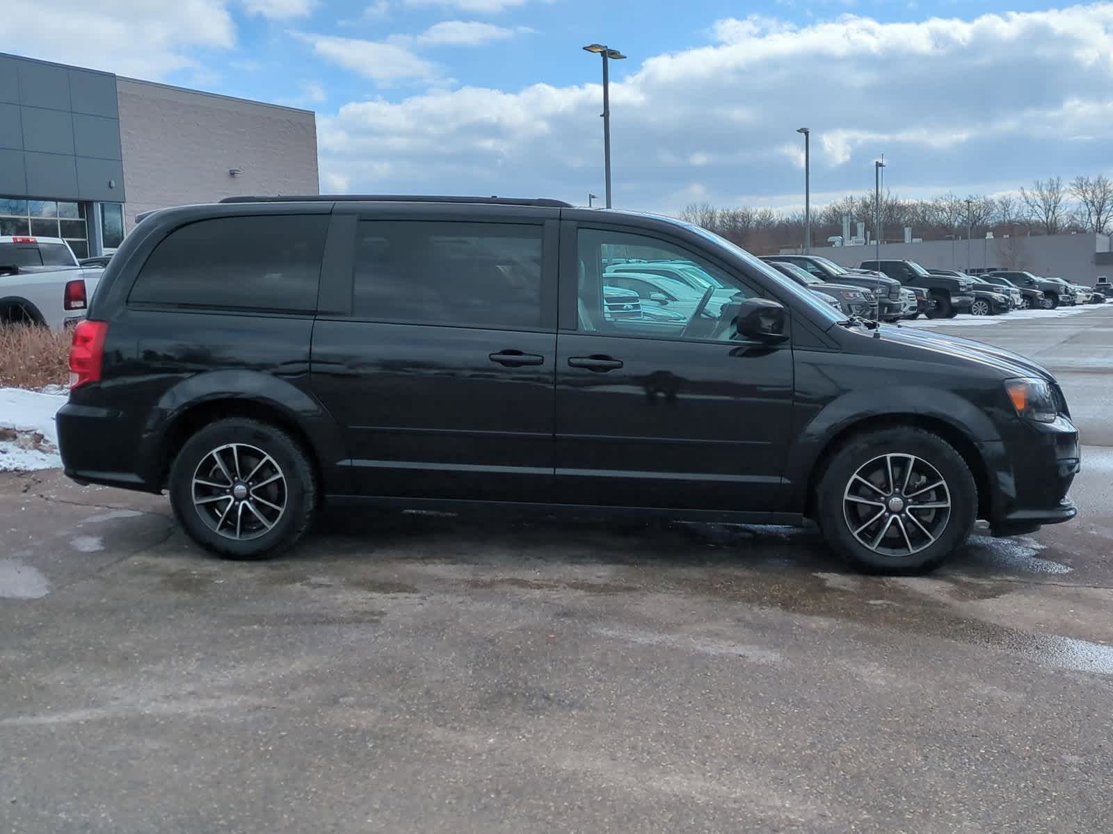 Thumbnail: 2017 Dodge Grand Caravan - 9