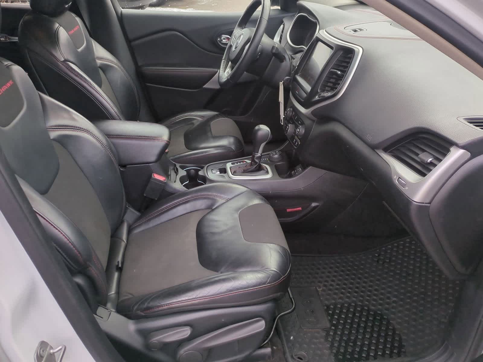 Thumbnail: 2017 Jeep Cherokee - 21