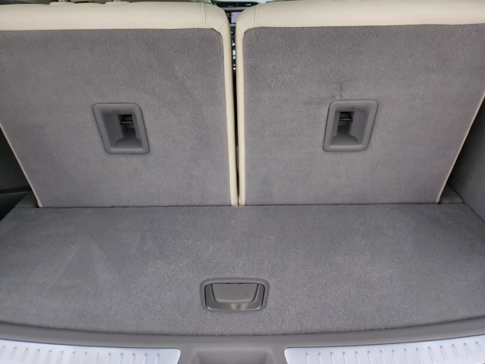 Thumbnail: 2022 Cadillac XT6 - 38