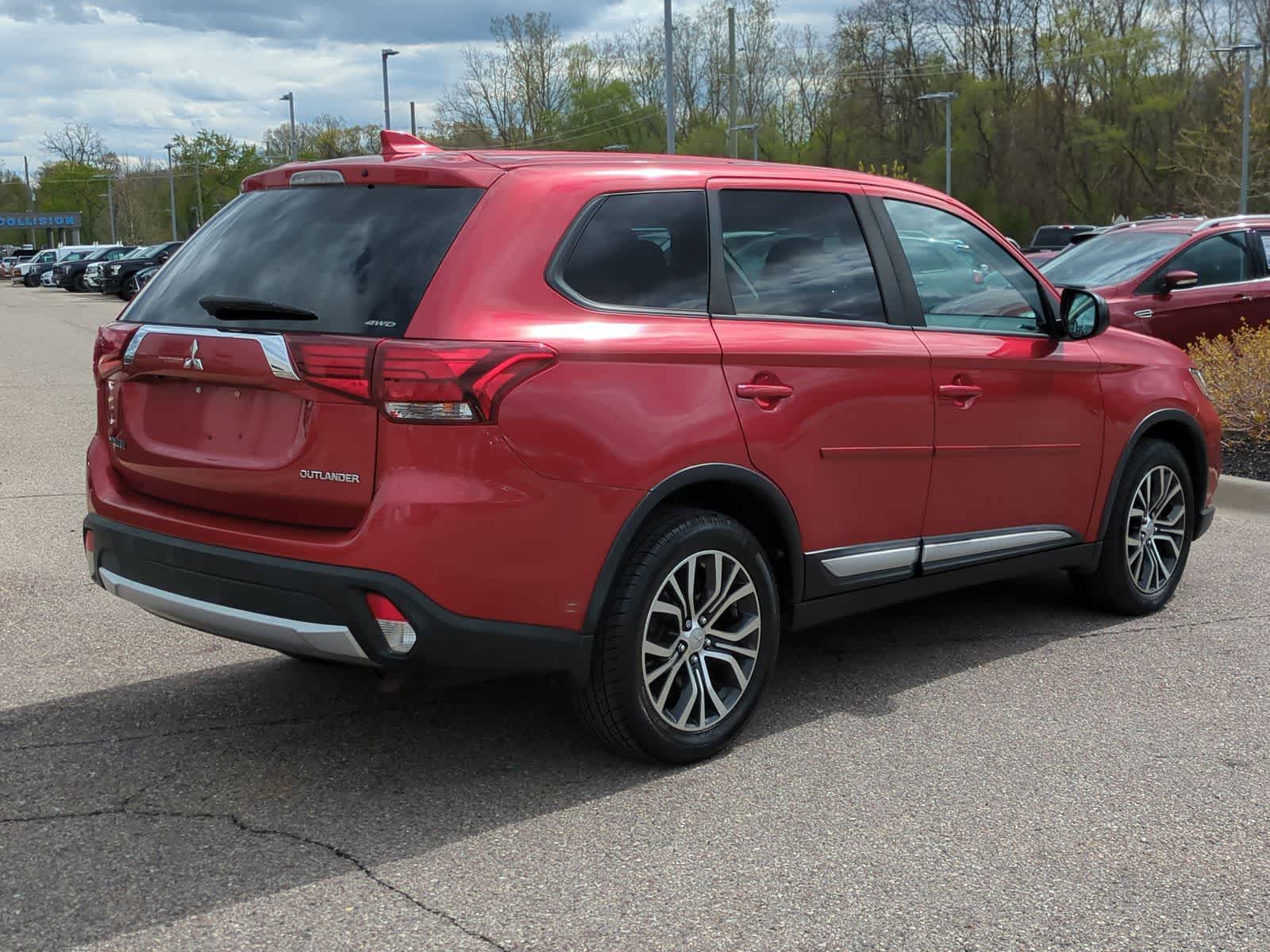 Thumbnail: 2018 Mitsubishi Outlander - 8