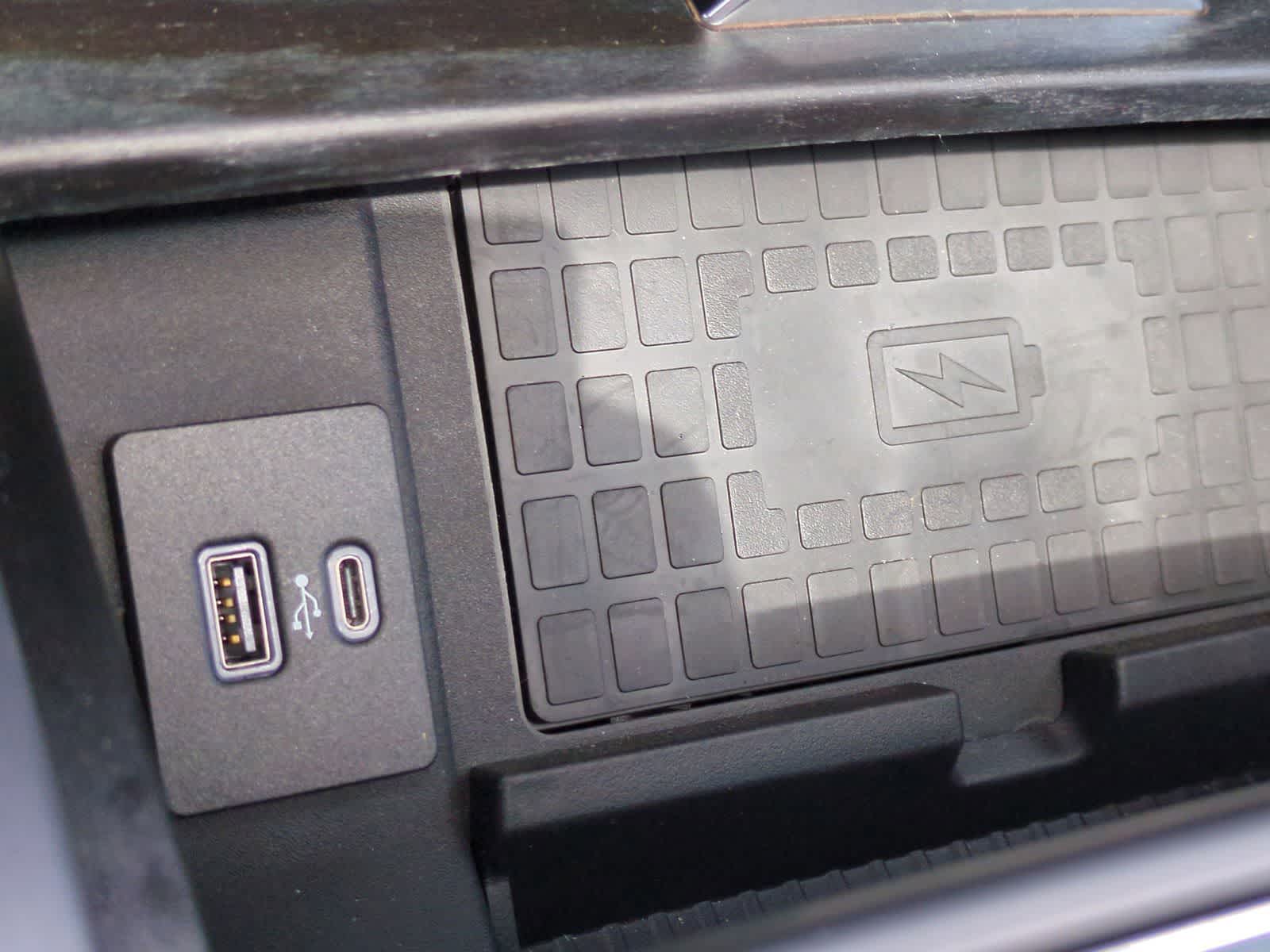 Thumbnail: 2022 Ford Econoline - 32