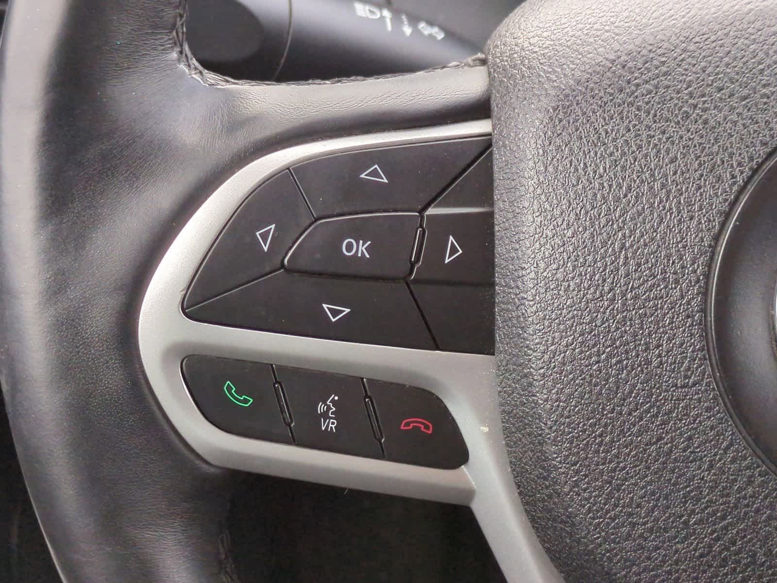 Thumbnail: 2017 Jeep Cherokee - 23