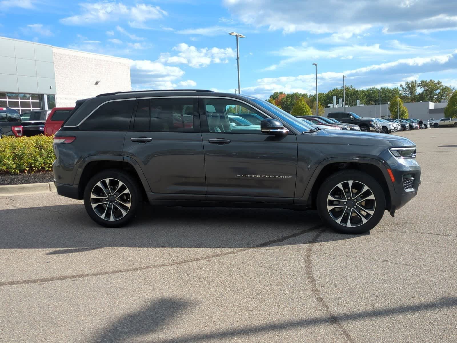 Thumbnail: 2022 Jeep Grand Cherokee - 9