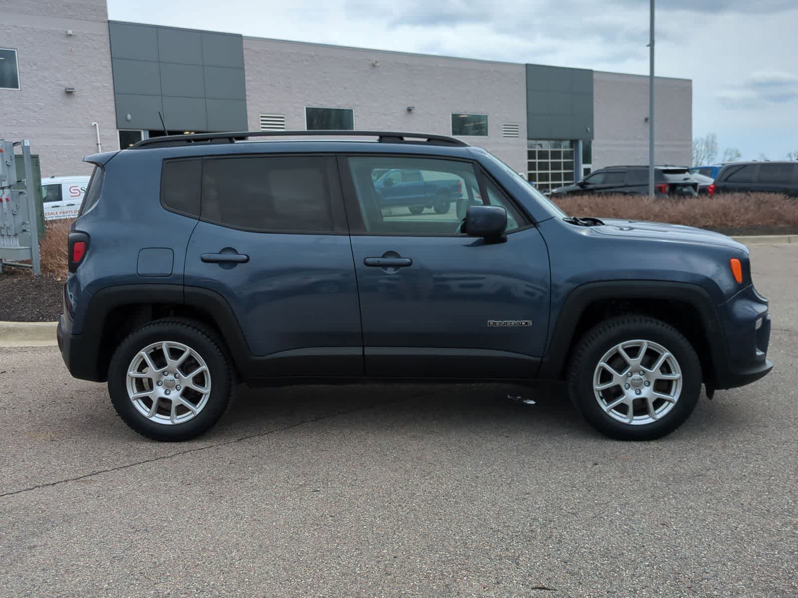 Thumbnail: 2020 Jeep Renegade - 9