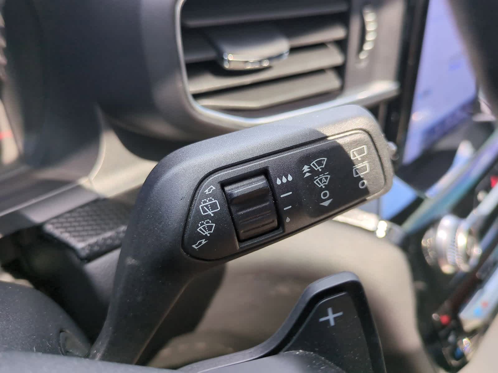 Thumbnail: 2023 Ford Explorer - 28