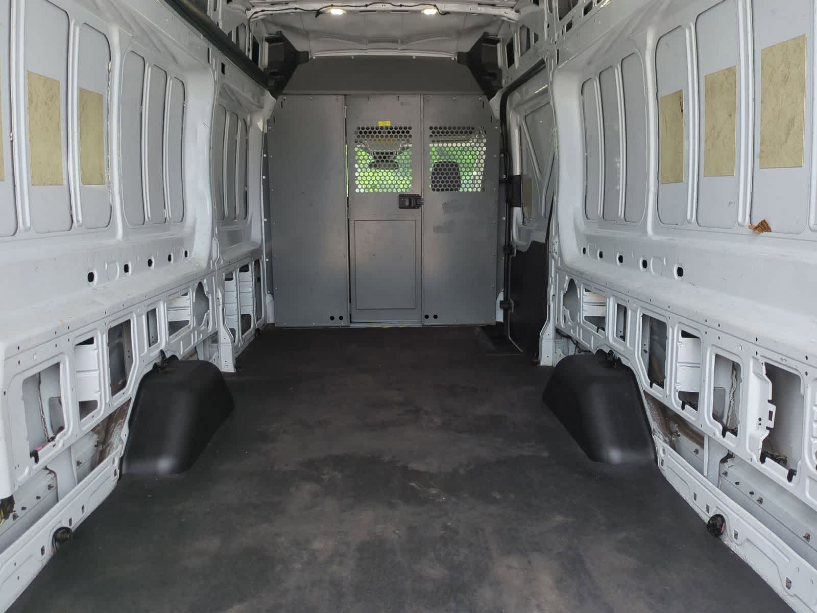 Thumbnail: 2015 Ford Transit Series - 31