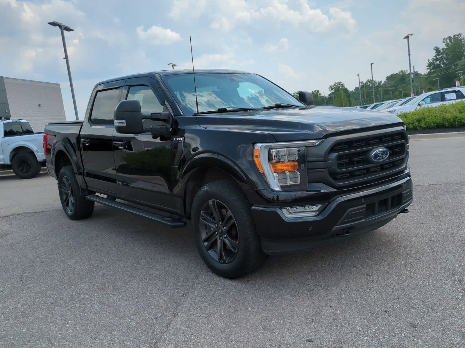 2022 Ford F-150 XLT 2