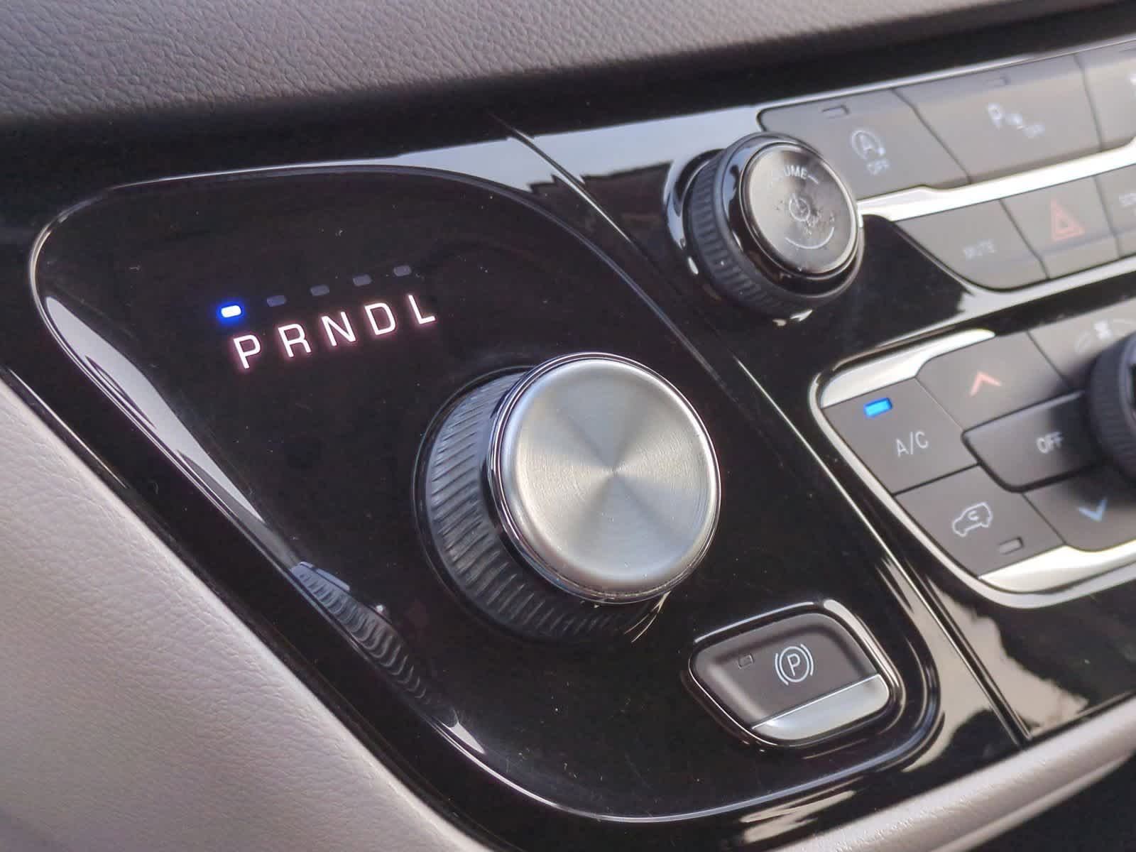 Thumbnail: 2018 Chrysler Pacifica - 34