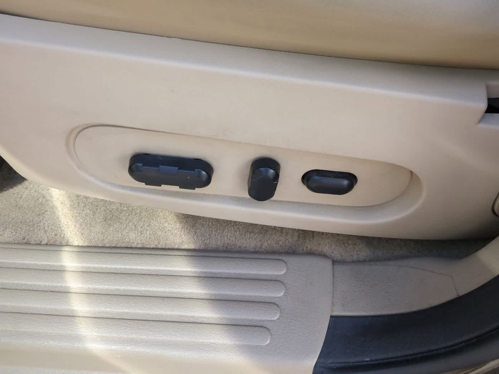 Thumbnail: 2008 Ford Explorer - 16