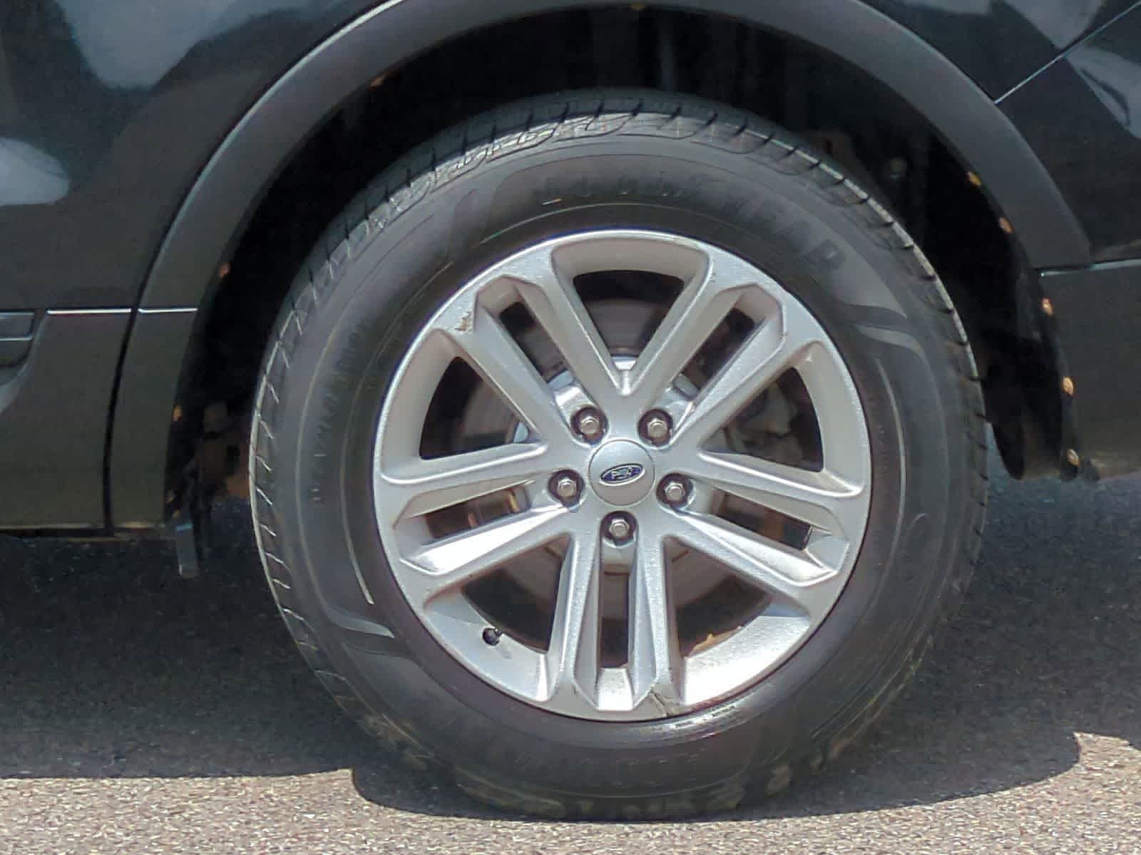 Thumbnail: 2015 Ford Explorer - 14