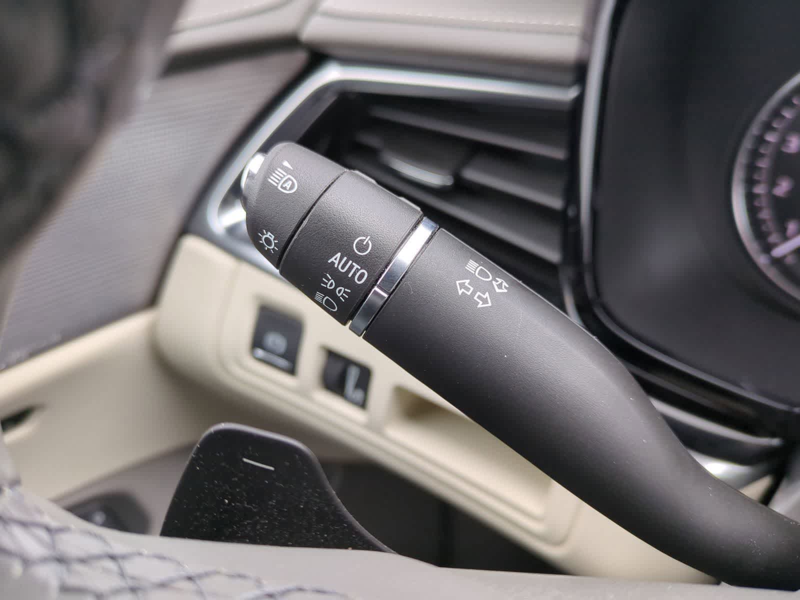 Thumbnail: 2022 Cadillac XT6 - 30