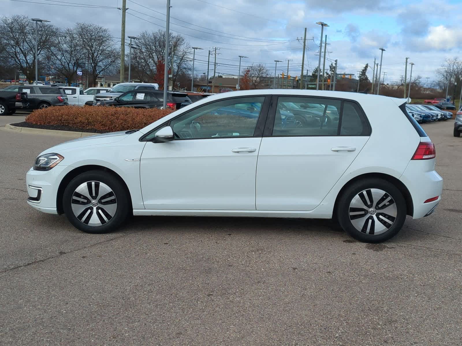 Thumbnail: 2017 Volkswagen e-Golf - 5
