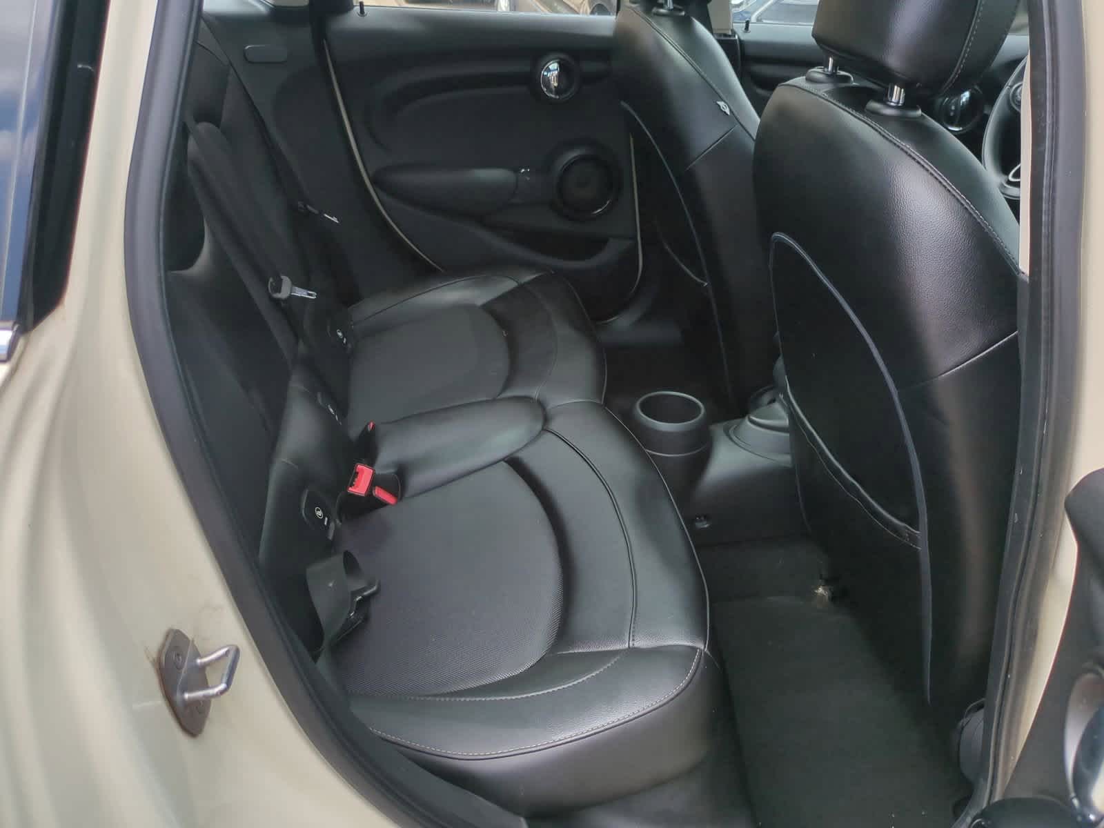 Thumbnail: 2015 MINI Cooper Hardtop - 21