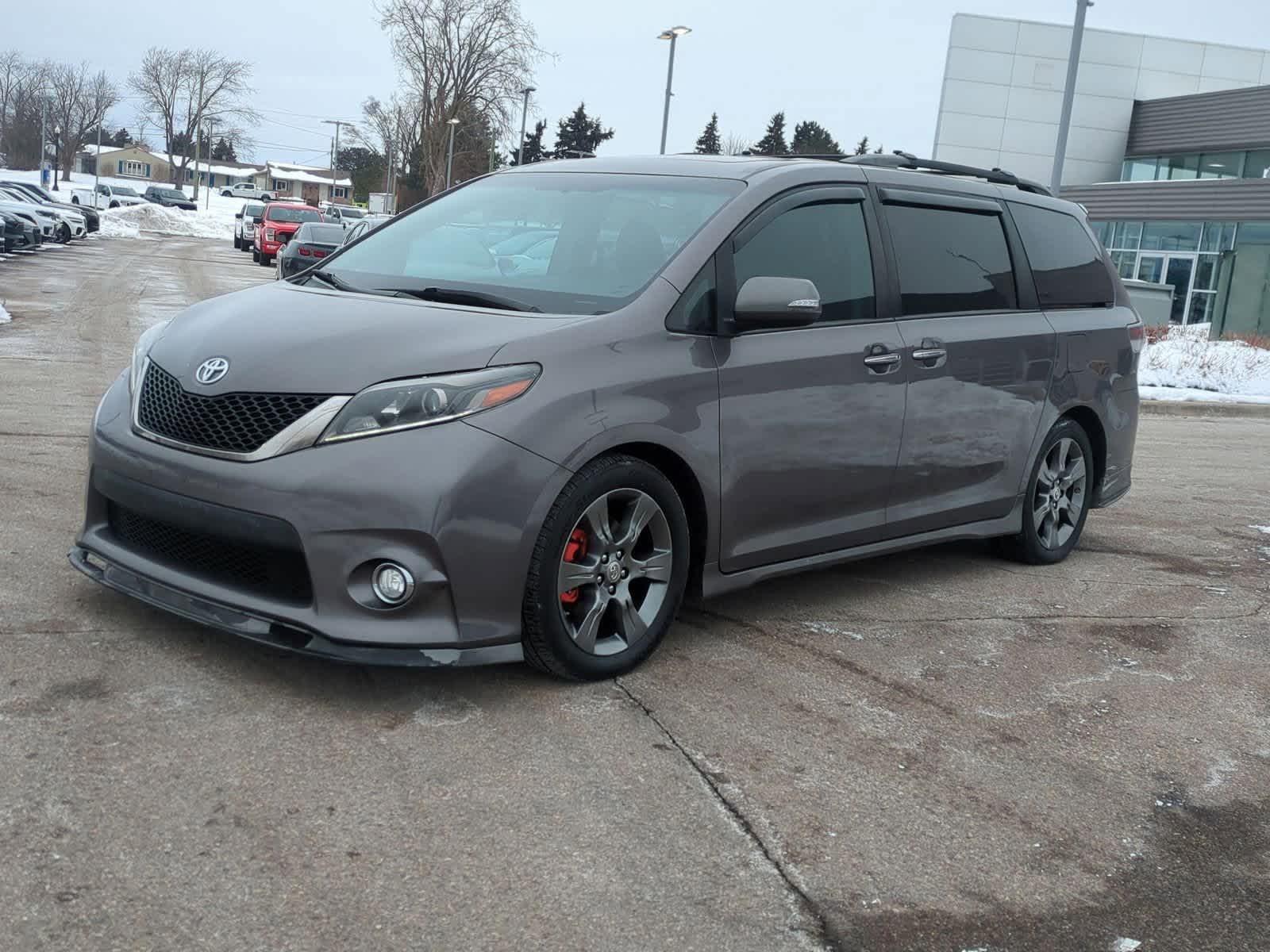 Thumbnail: 2015 Toyota Sienna - 4
