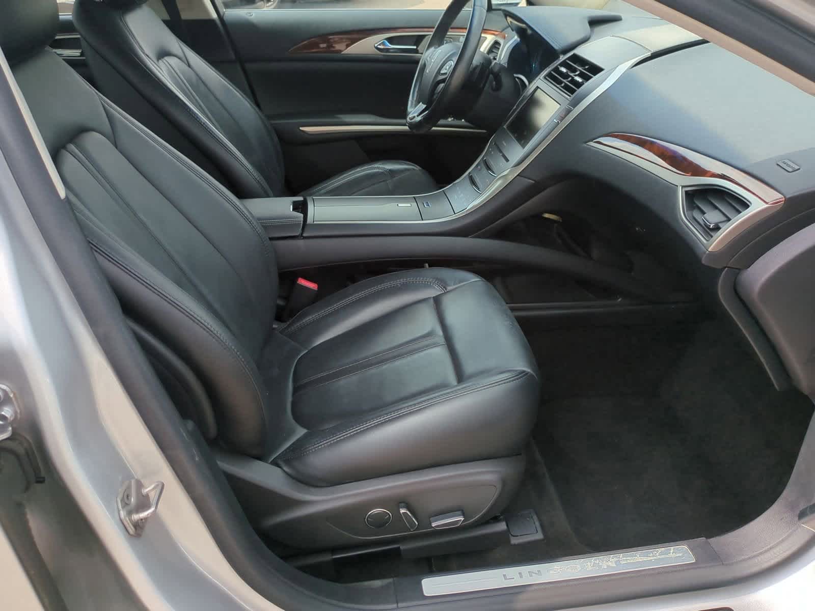 Thumbnail: 2015 Lincoln MKZ - 21