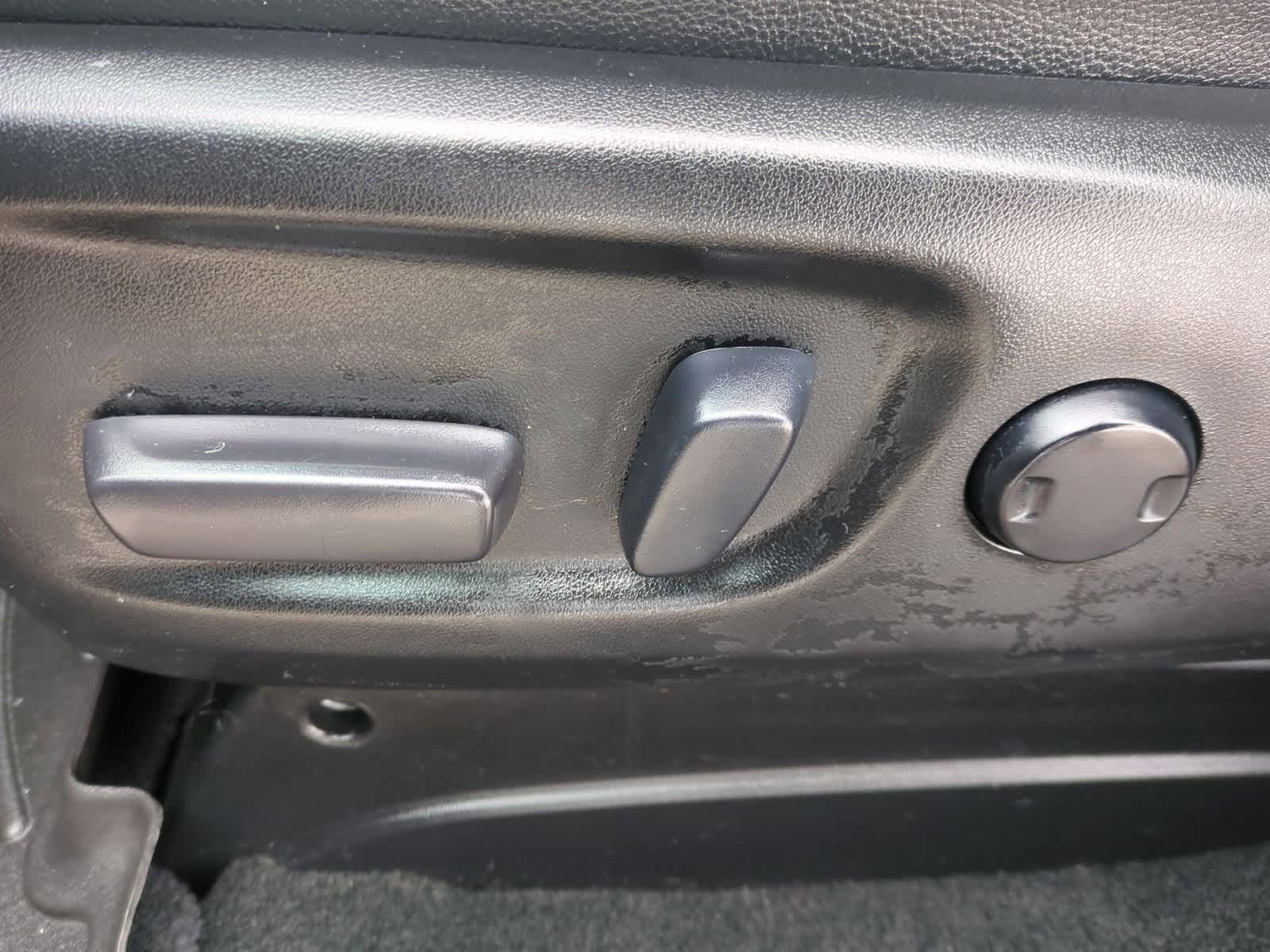 Thumbnail: 2015 Toyota Sienna - 17