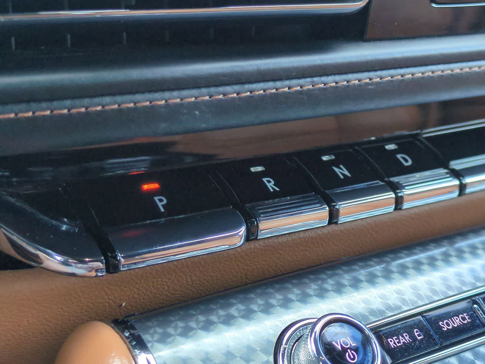 Thumbnail: 2021 Lincoln Aviator - 34