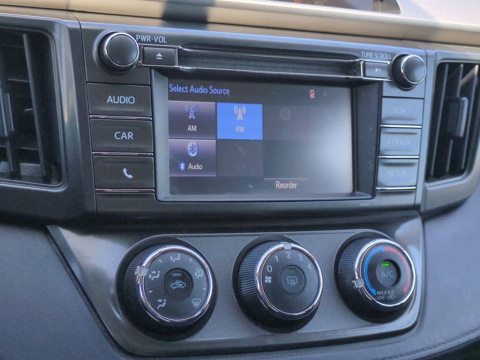 Thumbnail: 2015 Toyota RAV4 - 27