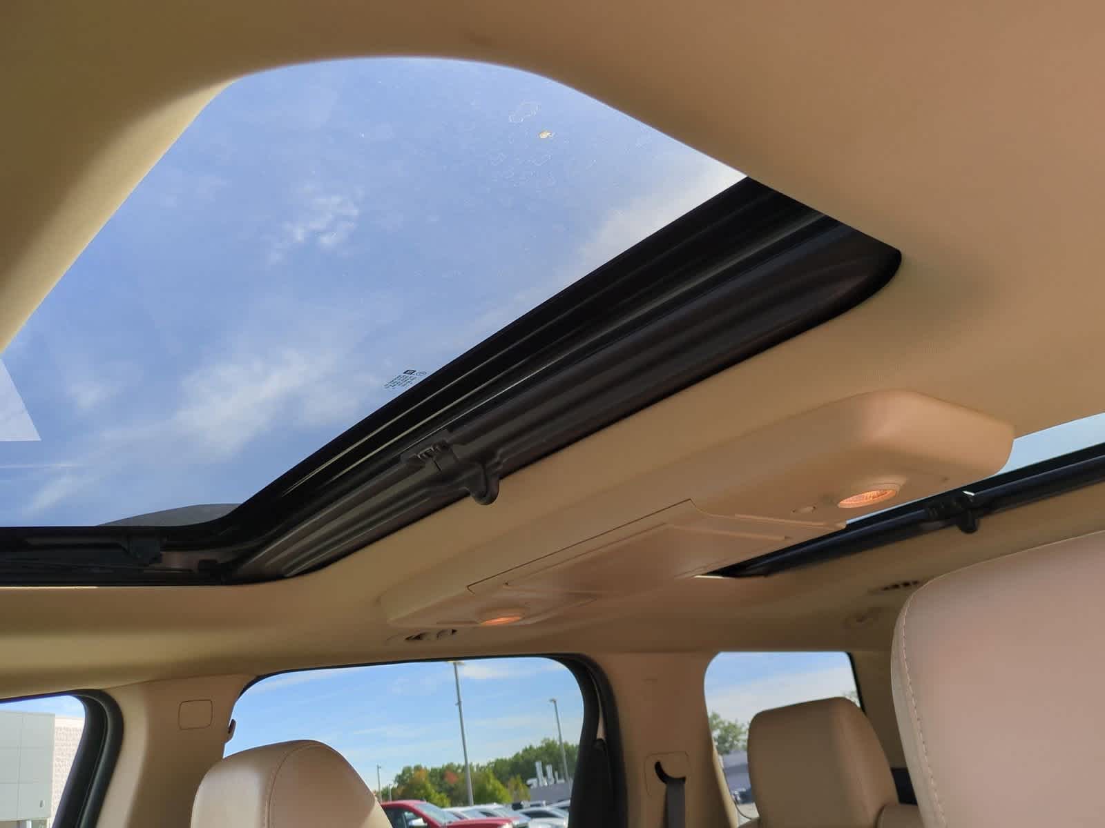 Thumbnail: 2011 GMC Acadia - 19
