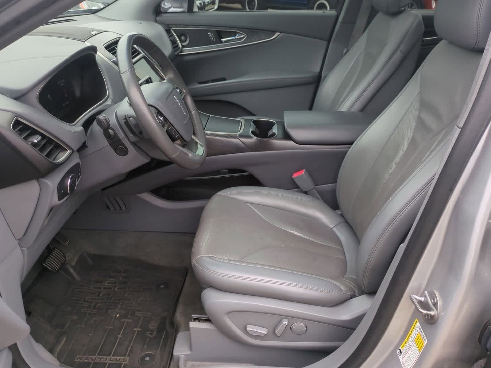 Thumbnail: 2019 Lincoln Nautilus - 16