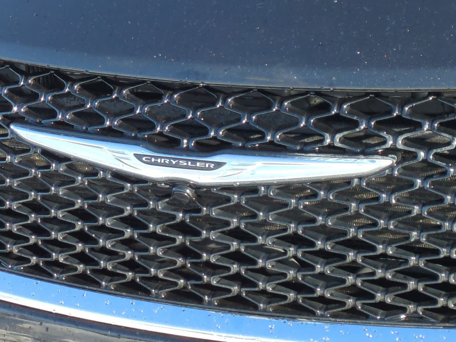 Thumbnail: 2023 Chrysler Pacifica - 12