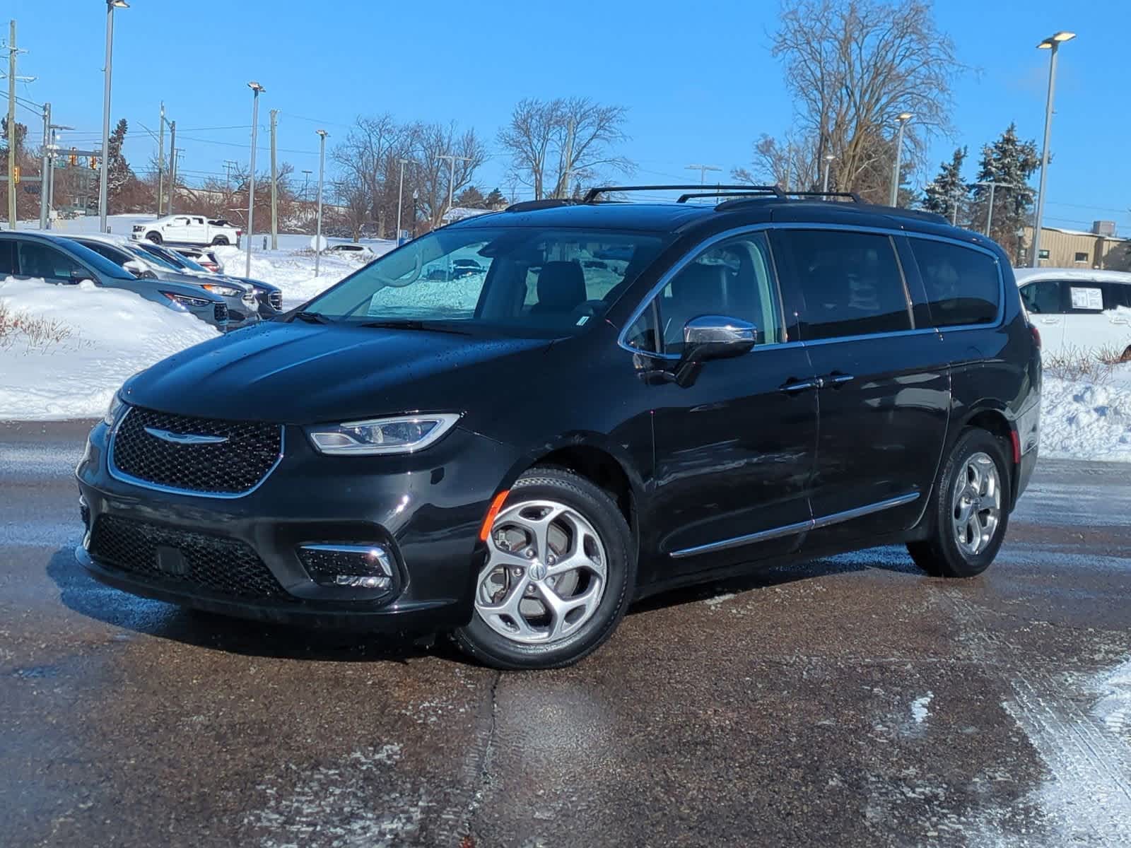 2023 Chrysler Pacifica Limited -
                  Waterford, MI
