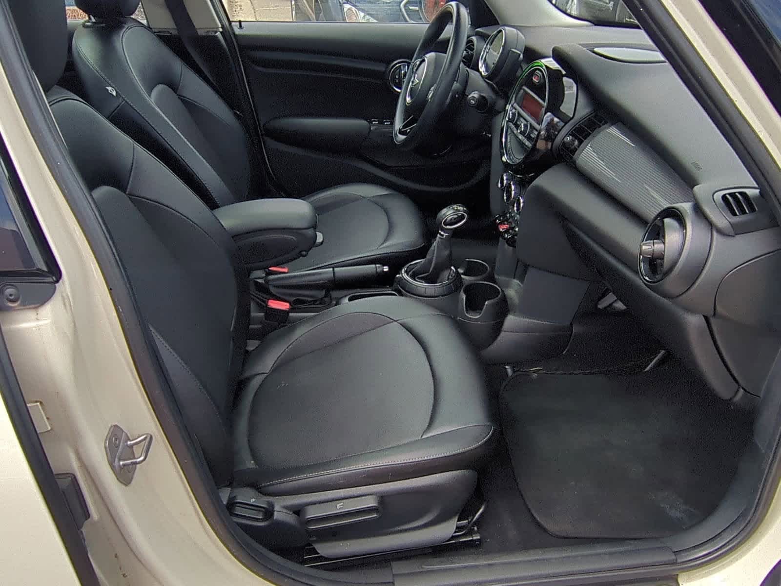 Thumbnail: 2015 MINI Cooper Hardtop - 23