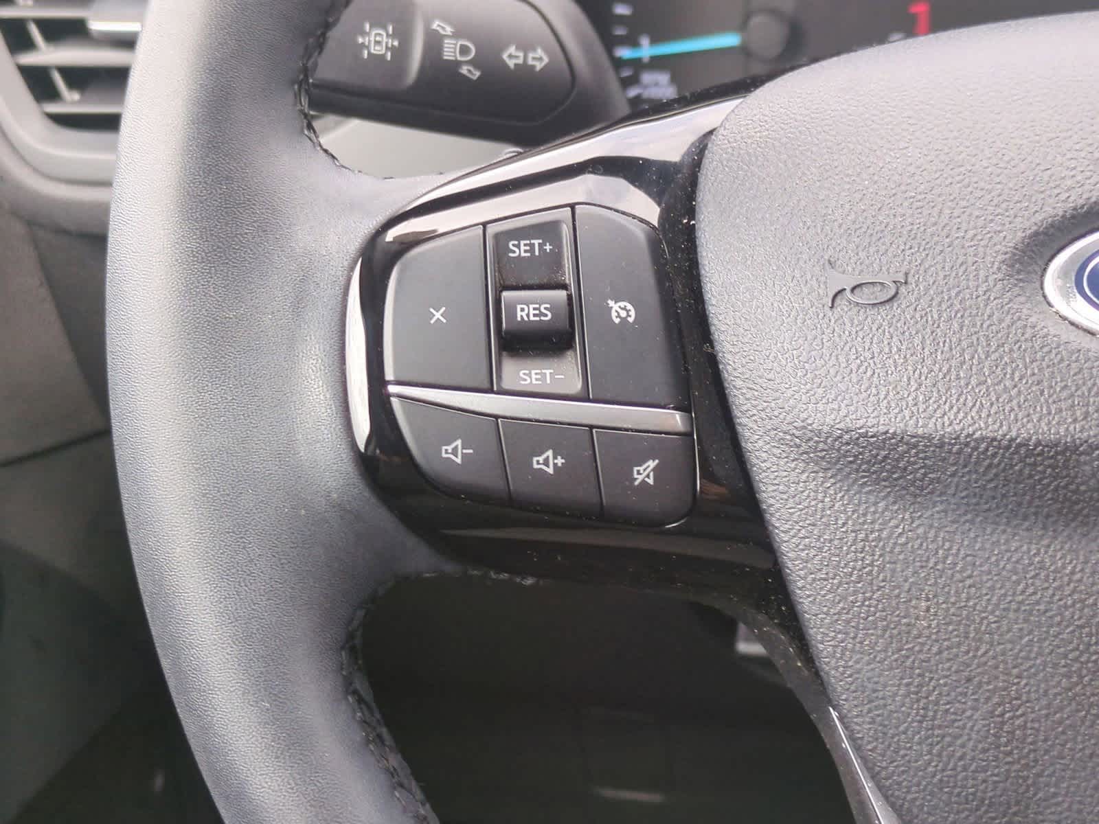 Thumbnail: 2022 Ford Escape - 23