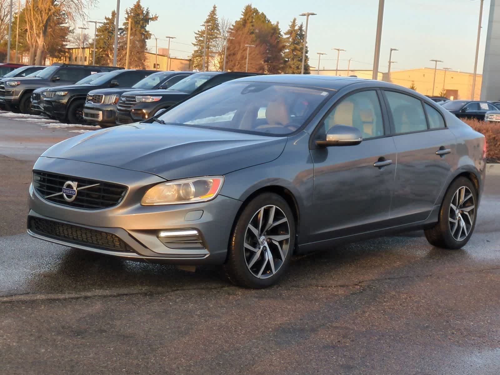 Thumbnail: 2017 Volvo S60 - 4