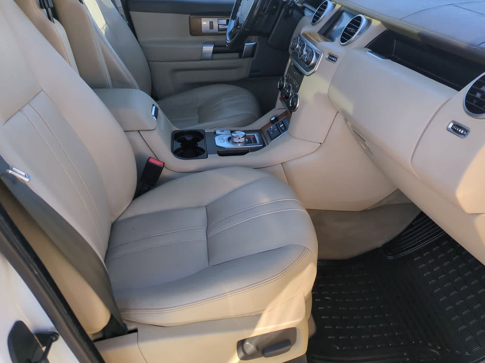 Thumbnail: 2016 Land Rover LR4 - 24