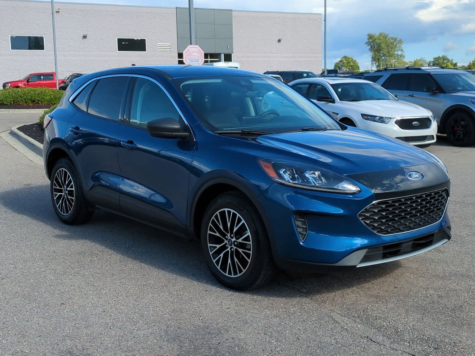 2022 Ford Escape Plug-In Hybrid SE photo 2