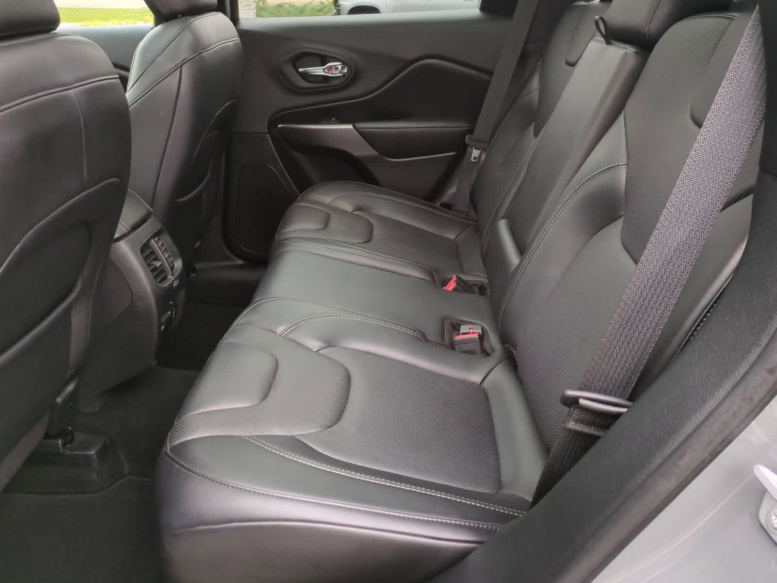 Thumbnail: 2020 Jeep Cherokee - 20