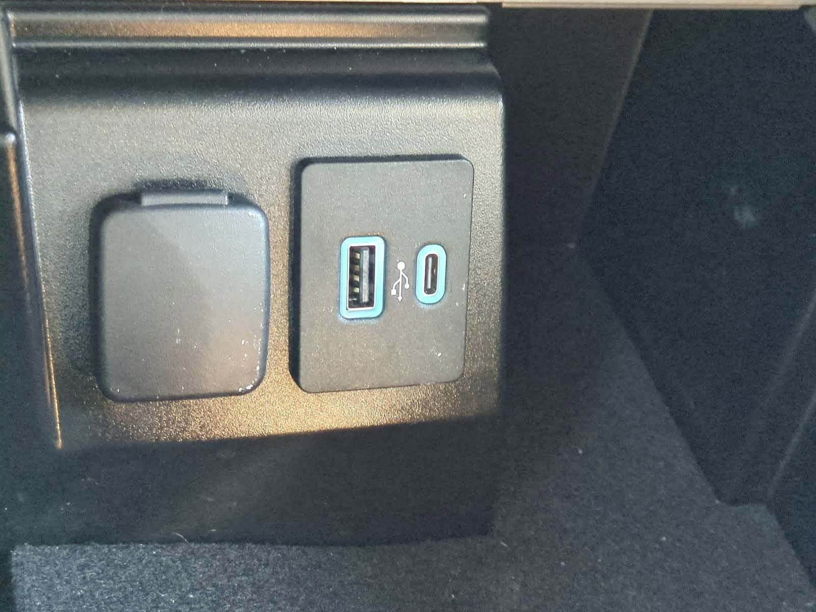 Thumbnail: 2022 Ford Explorer - 31