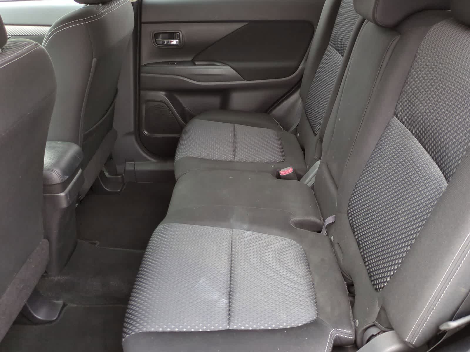 Thumbnail: 2018 Mitsubishi Outlander - 19
