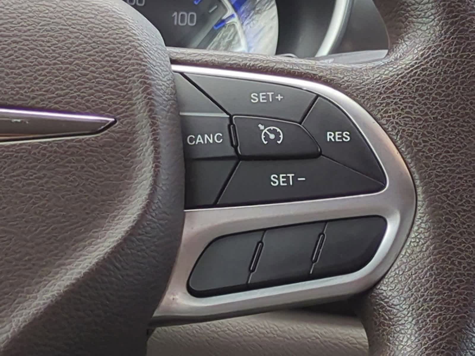 2017 Chrysler Pacifica Touring 24