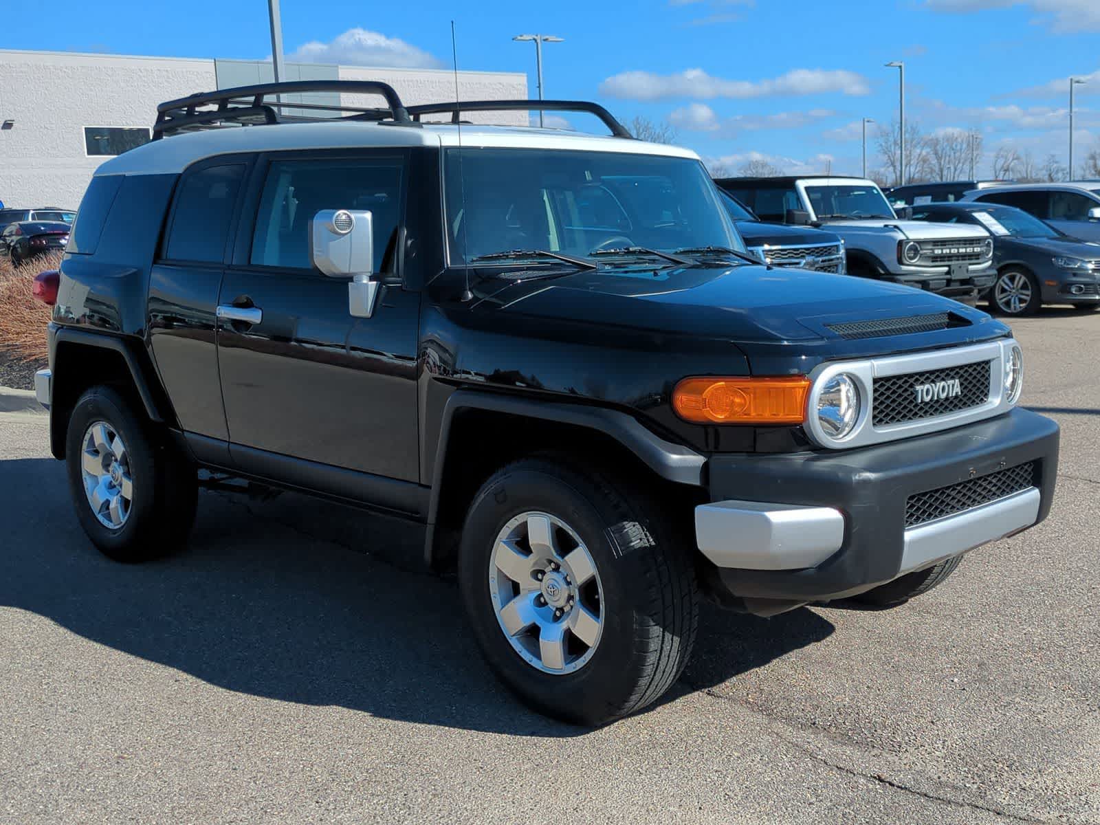 Thumbnail: 2010 Toyota FJ Cruiser - 2