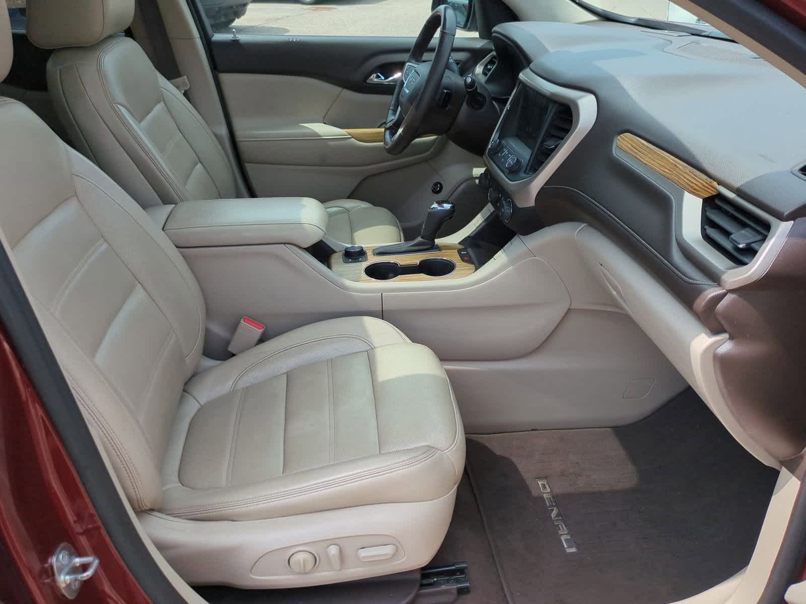 Thumbnail: 2017 GMC Acadia - 23
