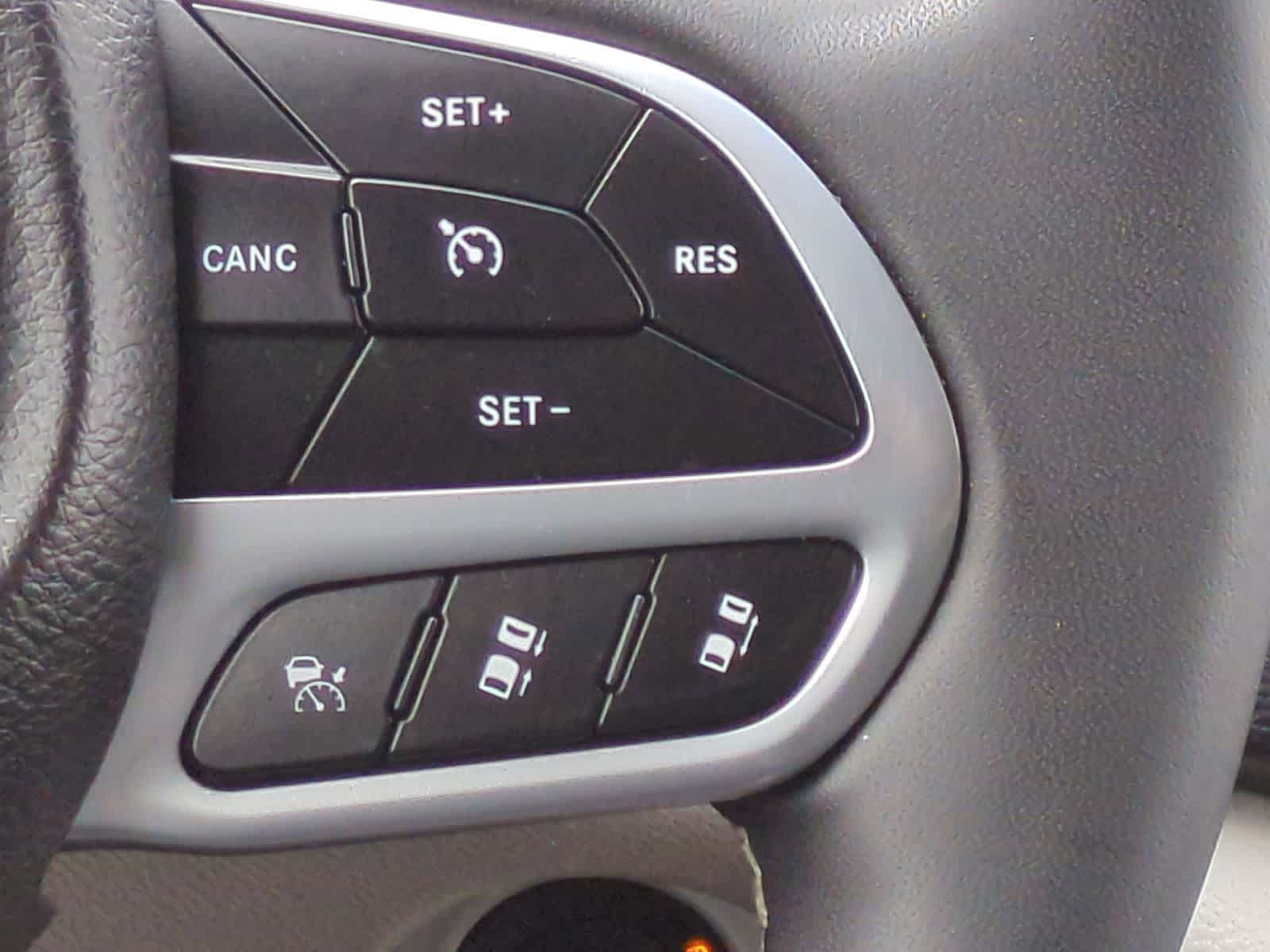 Thumbnail: 2022 Chrysler Pacifica - 24