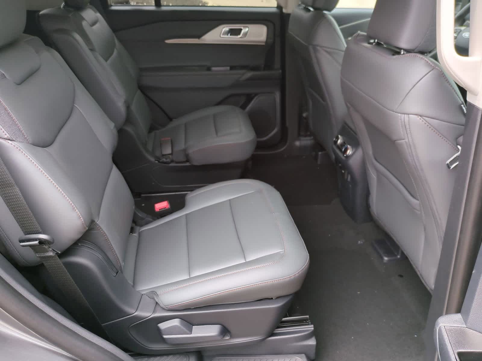 2025 Ford Explorer Active 20