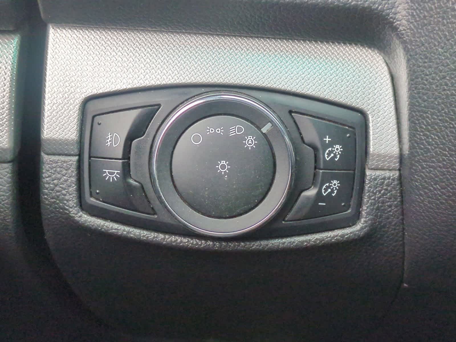 Thumbnail: 2015 Ford Explorer - 29