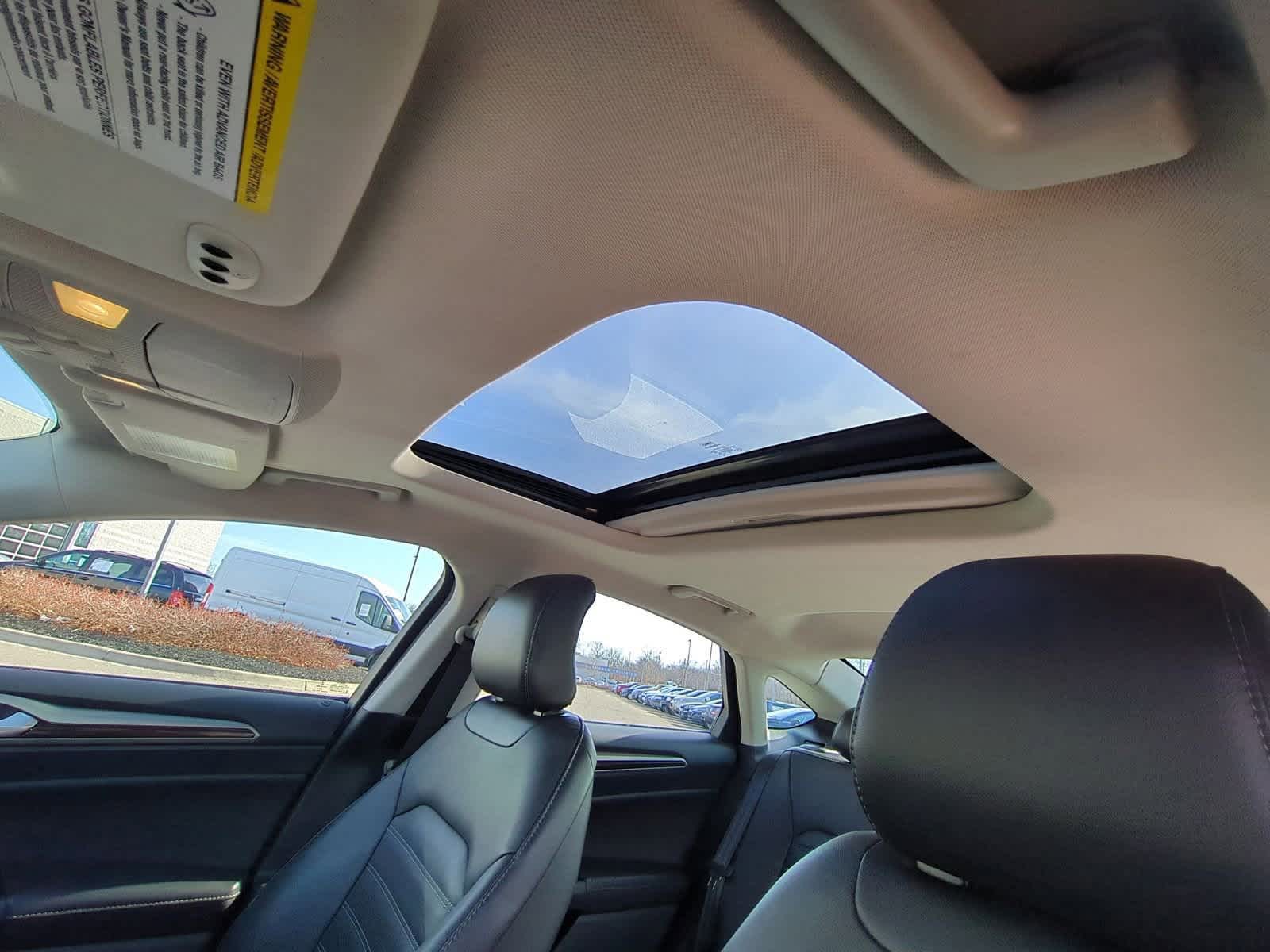 2015 Ford Fusion SE 19